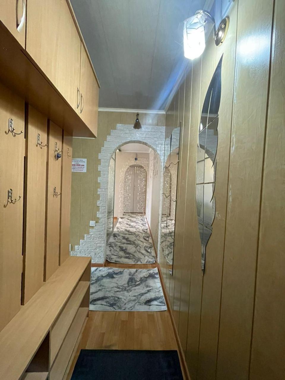 3-Х Комнатная Квартира В 5 Микр 104 Серии 4/4 Бішкек Екстер'єр фото